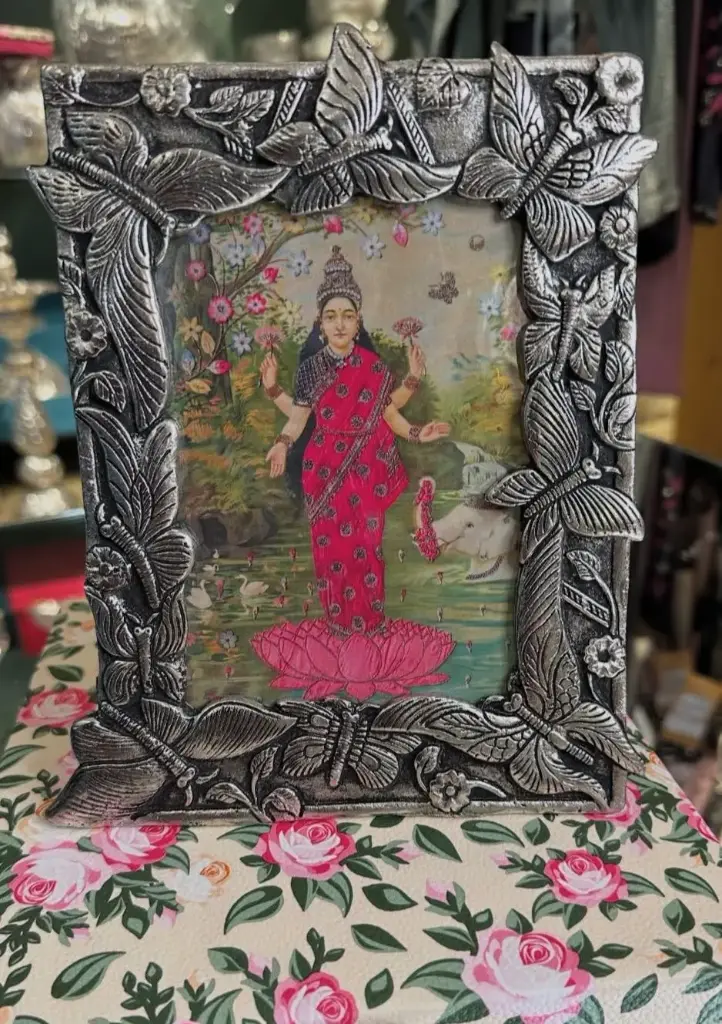 Elegant Silver Ornate Photo Frame – Vintage Style